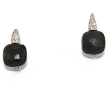 Charger l&#39;image dans la galerie, Boucles d&#39;oreilles de la maison Pomellato en onyx et diamant modèle Capri
