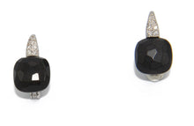 Charger l&#39;image dans la galerie, Boucles d&#39;oreilles de la maison Pomellato en onyx et diamant modèle Capri

