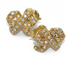 Charger l&#39;image dans la galerie, Boucles d&#39;oreilles signée de la maison Dior en or jaune et diamant
