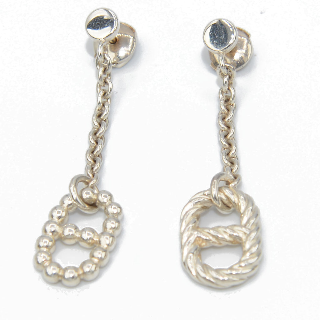 Paire de boucles d'oreilles signées Hermès en argent
