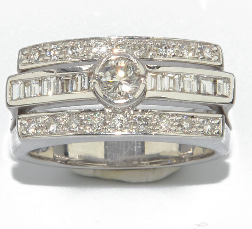 Bague rectangulaire en or gris et diamant