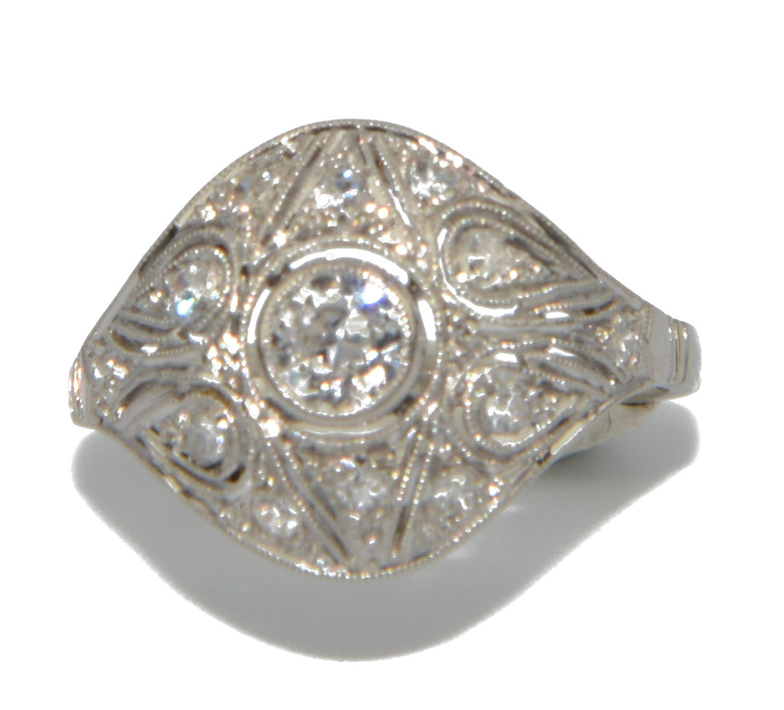 Bague dôme ajourée en diamant en platine