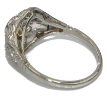 Charger l&#39;image dans la galerie, Bague dôme ajourée en diamant en platine
