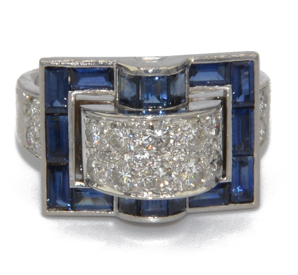 Bague en or gris et saphirs bleus calibrés