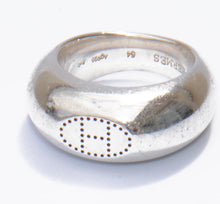 Charger l&#39;image dans la galerie, Bague en argent signée Hermès
