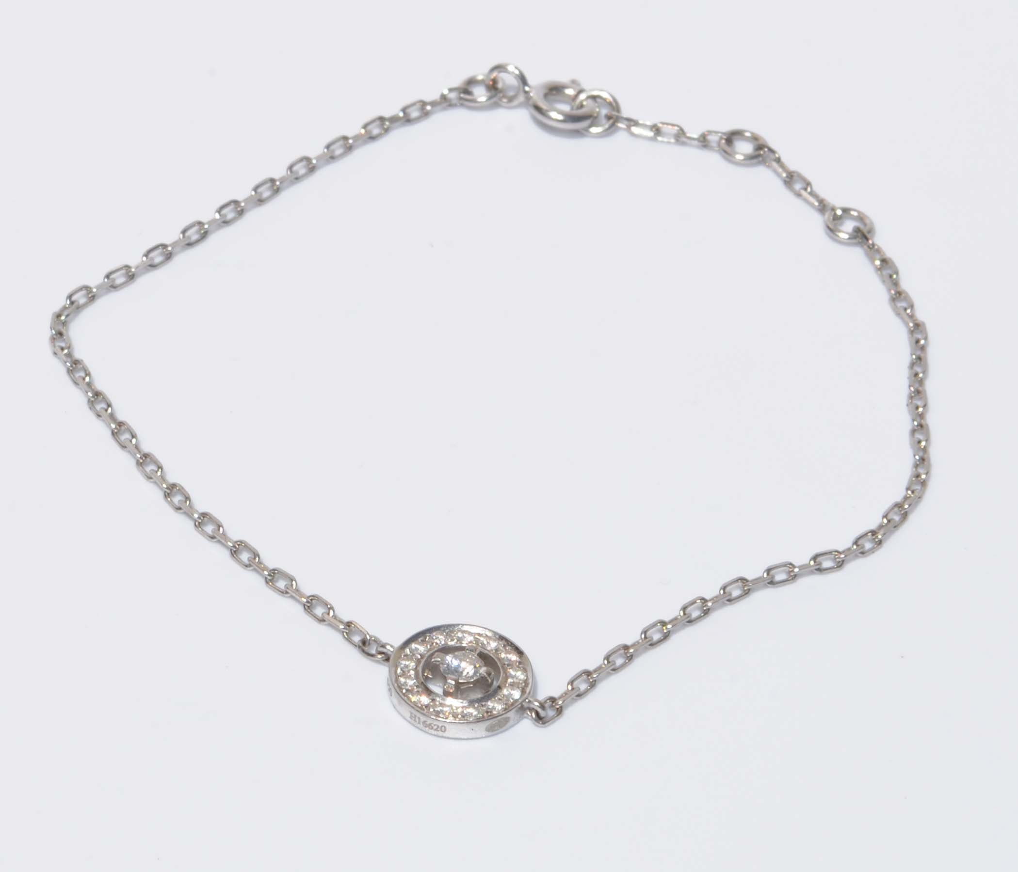 Bracelet de la maison Boucheron en or gris et diamant