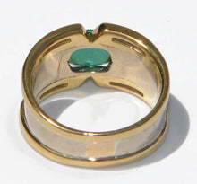 Charger l&#39;image dans la galerie, Bague jonc en or jaune ornée d&#39;une Tourmaline sur une descente de diamant baguette

