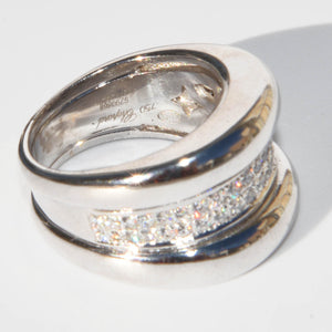 Bague or gris de la maison Chopard modèle Strada