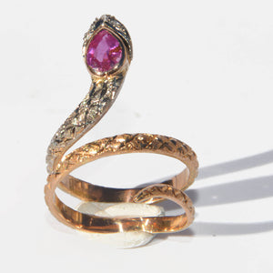 Bague serpent bi-colore ornée d'un rubis