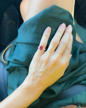 Charger l&#39;image dans la galerie, Bague or jaune rubis et diamants princesse
