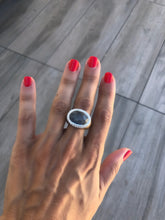 Charger l&#39;image dans la galerie, Bague or rose sablé signée de la maison italienne Pomellato ornée d&#39;une aigue marine
