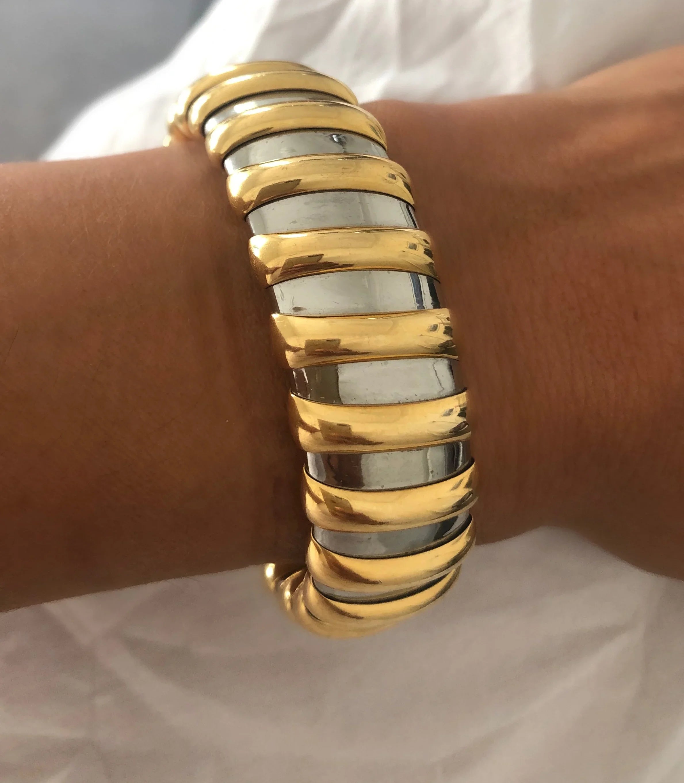 Bracelet or et acier de la maison Bvlgari