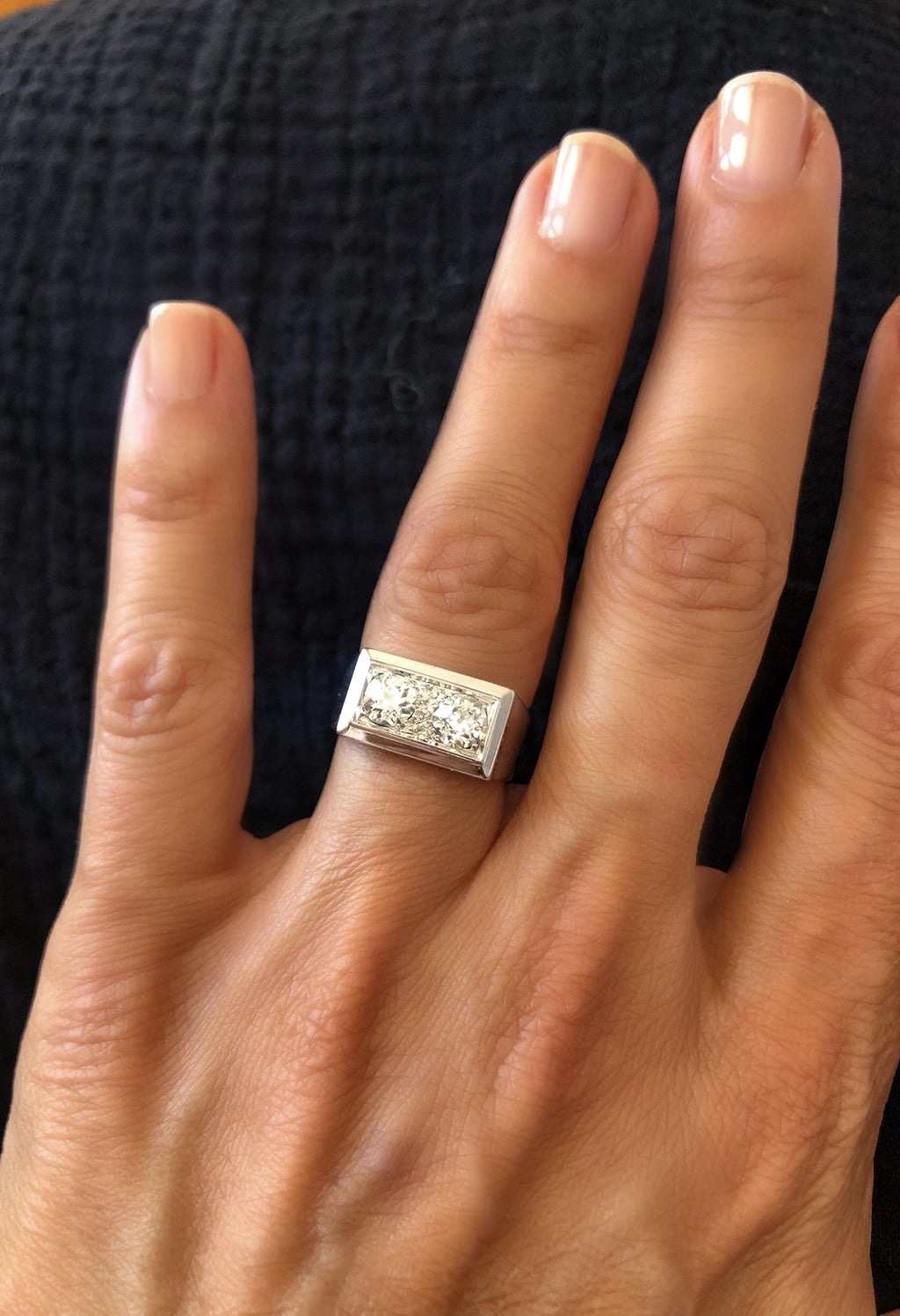 Bague chevaliere en platine ornée de 2 diamants - adalgyseboutique