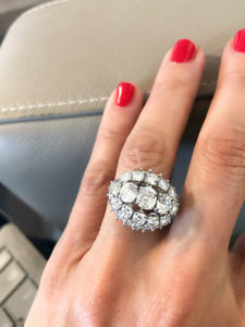 Bague or gris et diamants des années 1960