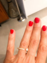 Charger l&#39;image dans la galerie, Bague ouverte or jaune et diamant design
