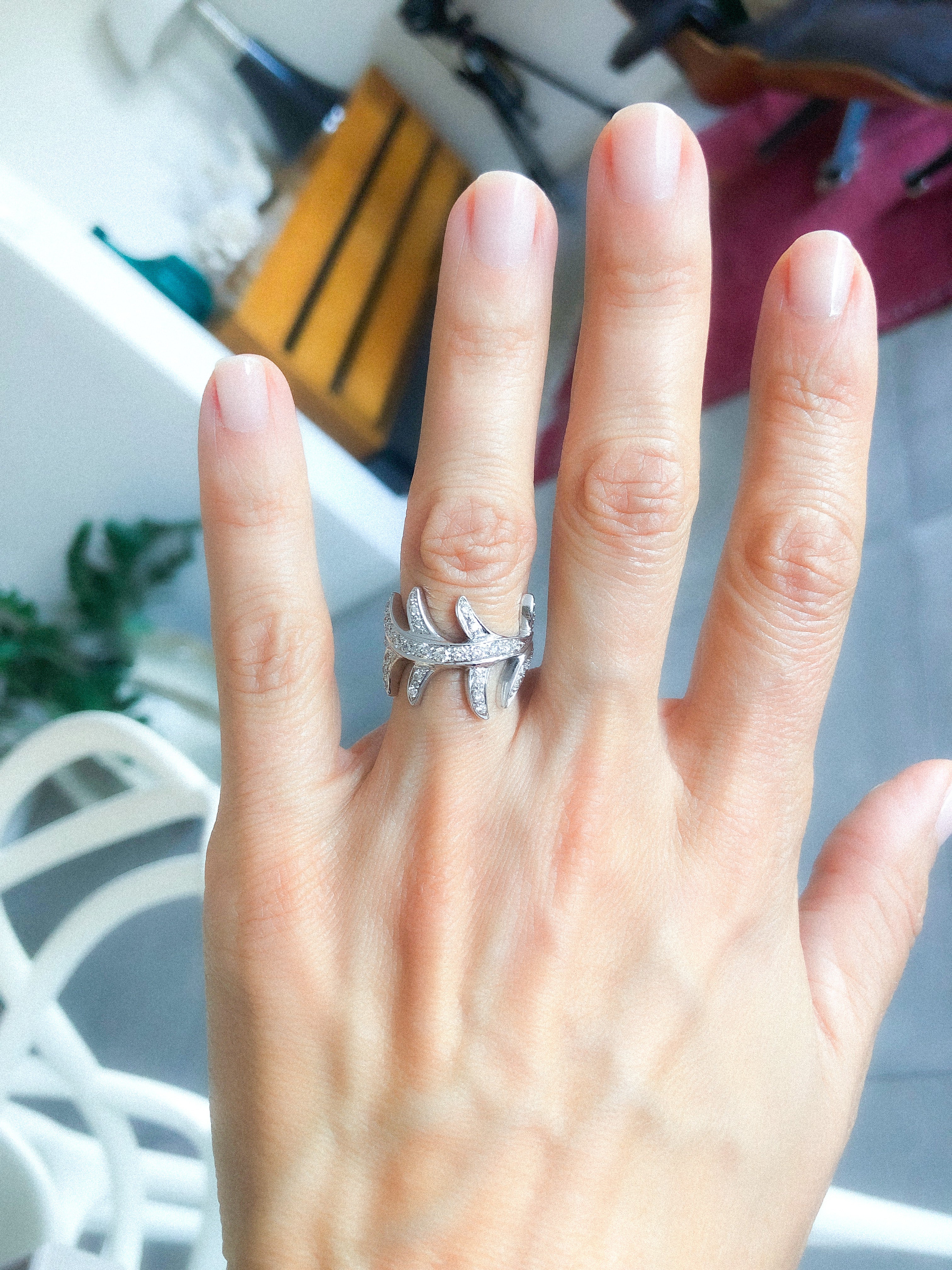 Bague or gris feuillages en diamant