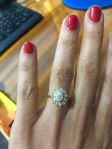 Bague marguerite ancienne en or et diamant