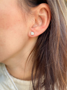 Paire de puce d'oreilles en diamant de taille moderne