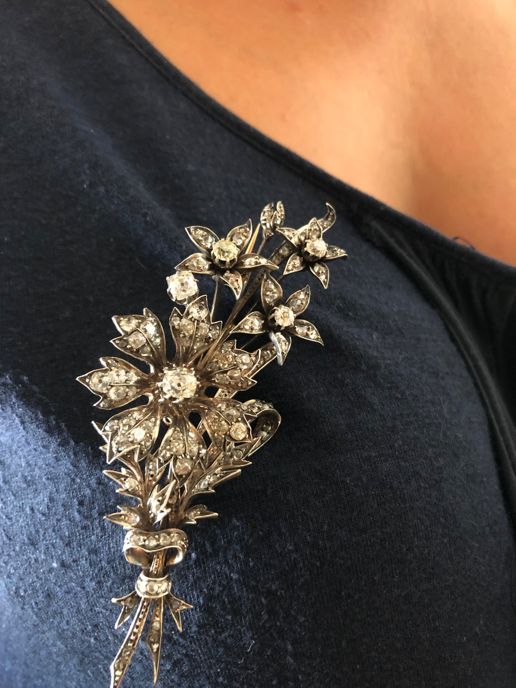 Broche fleur trembleuse en diamant et taille ancienne