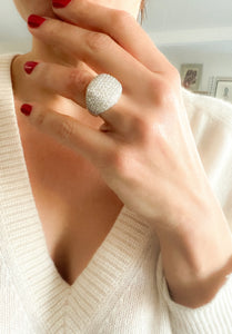 Bague boule en or gris et diamants