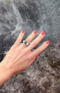 Bague en or jaune malachite,nacre et diamants