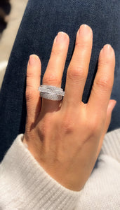 Bague en or gris et diamants asymétrique
