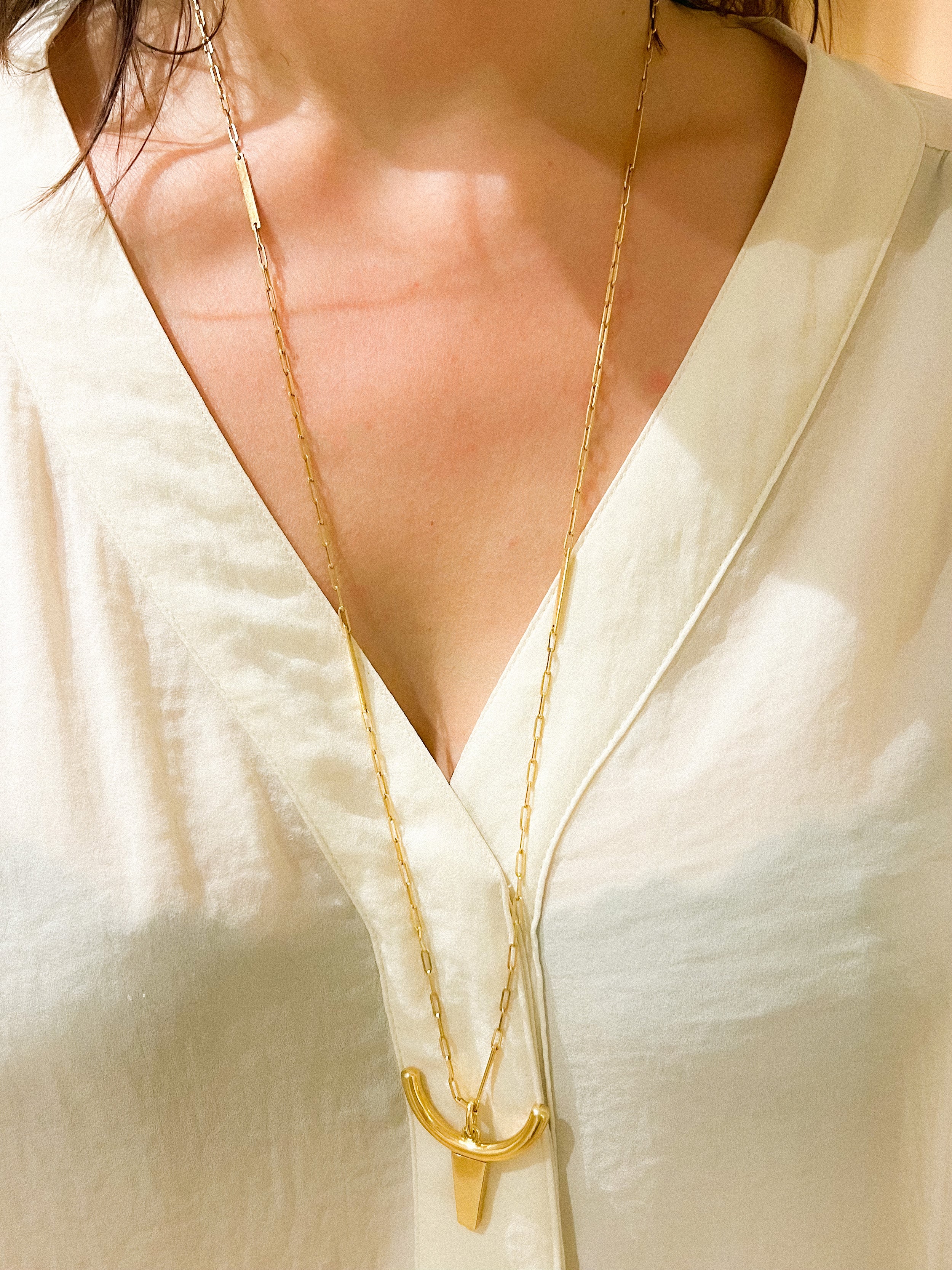 Sautoir en or jaune orné pendentif représentant une tête de taureau