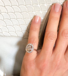 Bague marguerite en or gris et diamant