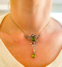 Charger l&#39;image dans la galerie, Collier or jaune et Argent Napoléon III orné de Péridot
