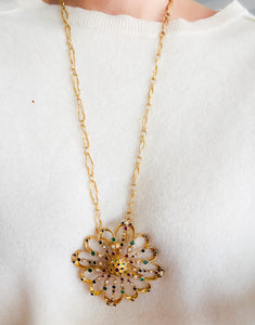 Pendentif et broche or jaune du créateur grec Lalaounis ornée de pierres précieuses