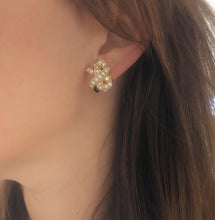 Charger l&#39;image dans la galerie, Boucles d&#39;oreilles signée de la maison Dior en or jaune et diamant - adalgyseboutique
