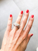 Charger l&#39;image dans la galerie, Bague en argent signée Hermès
