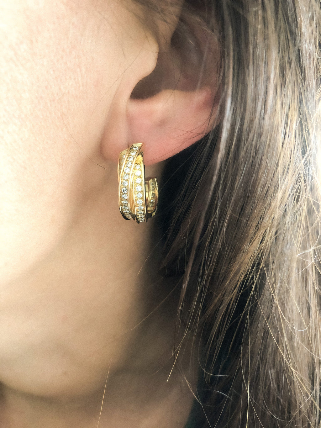 Boucles d'oreilles or jaune et diamant de la maison Cartier modèle Trinity