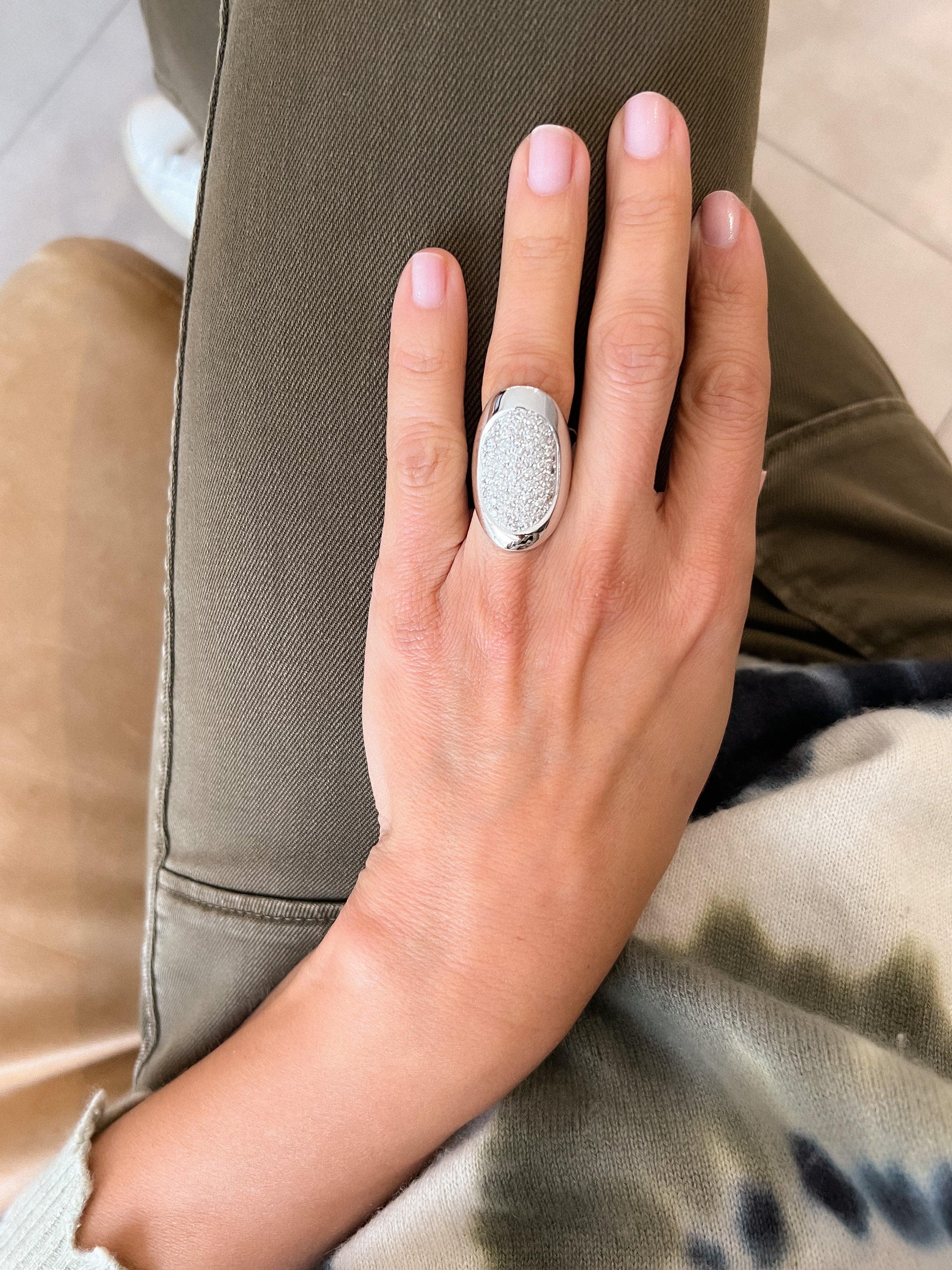 Bague or gris et diamants design 1970