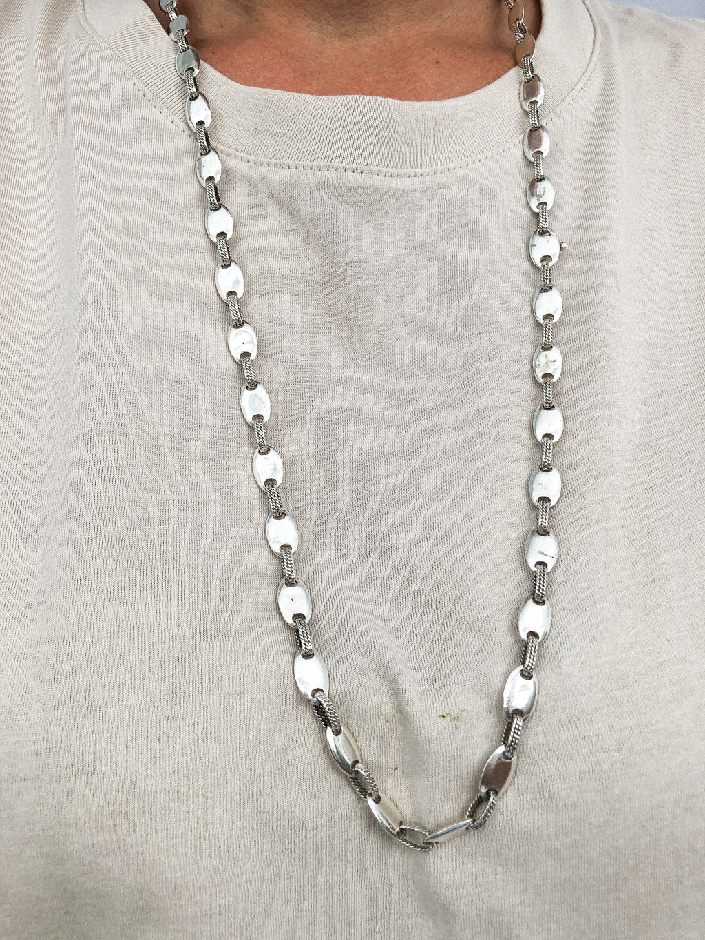 Sautoir signé de la maison hermès graine de café en argent