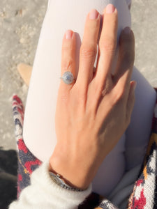 Bague double entourage en platine et diamants