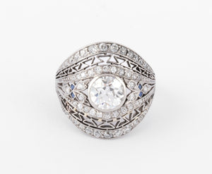 Bague dôme ornée d'un diamant central