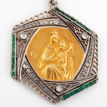 Charger l&#39;image dans la galerie, Médaille ajourée en or gris et diamant représentent la vierge et l&#39;enfant

