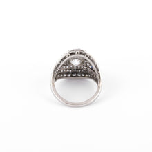 Charger l&#39;image dans la galerie, Bague dôme ornée d&#39;un diamant central
