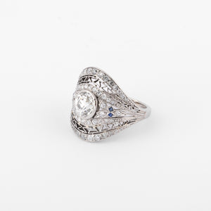 Bague dôme ornée d'un diamant central