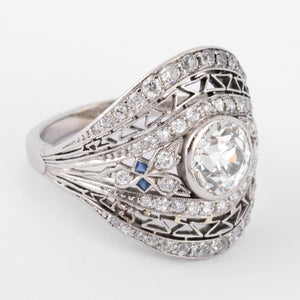 Bague dôme ornée d'un diamant central