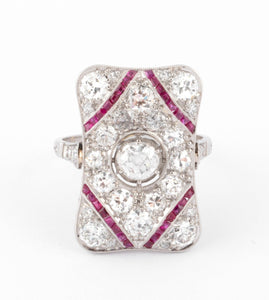 Bague en platine, diamants et rubis rectangulaire
