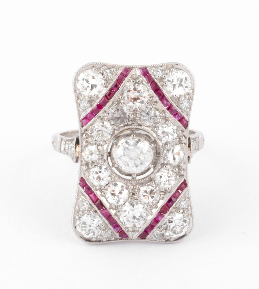 Bague en platine, diamants et rubis rectangulaire