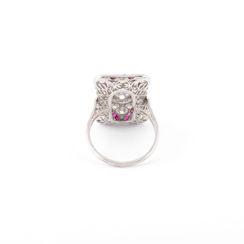 Bague en platine, diamants et rubis rectangulaire
