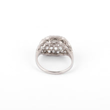 Charger l&#39;image dans la galerie, Bague en platine et diamant des années 1930
