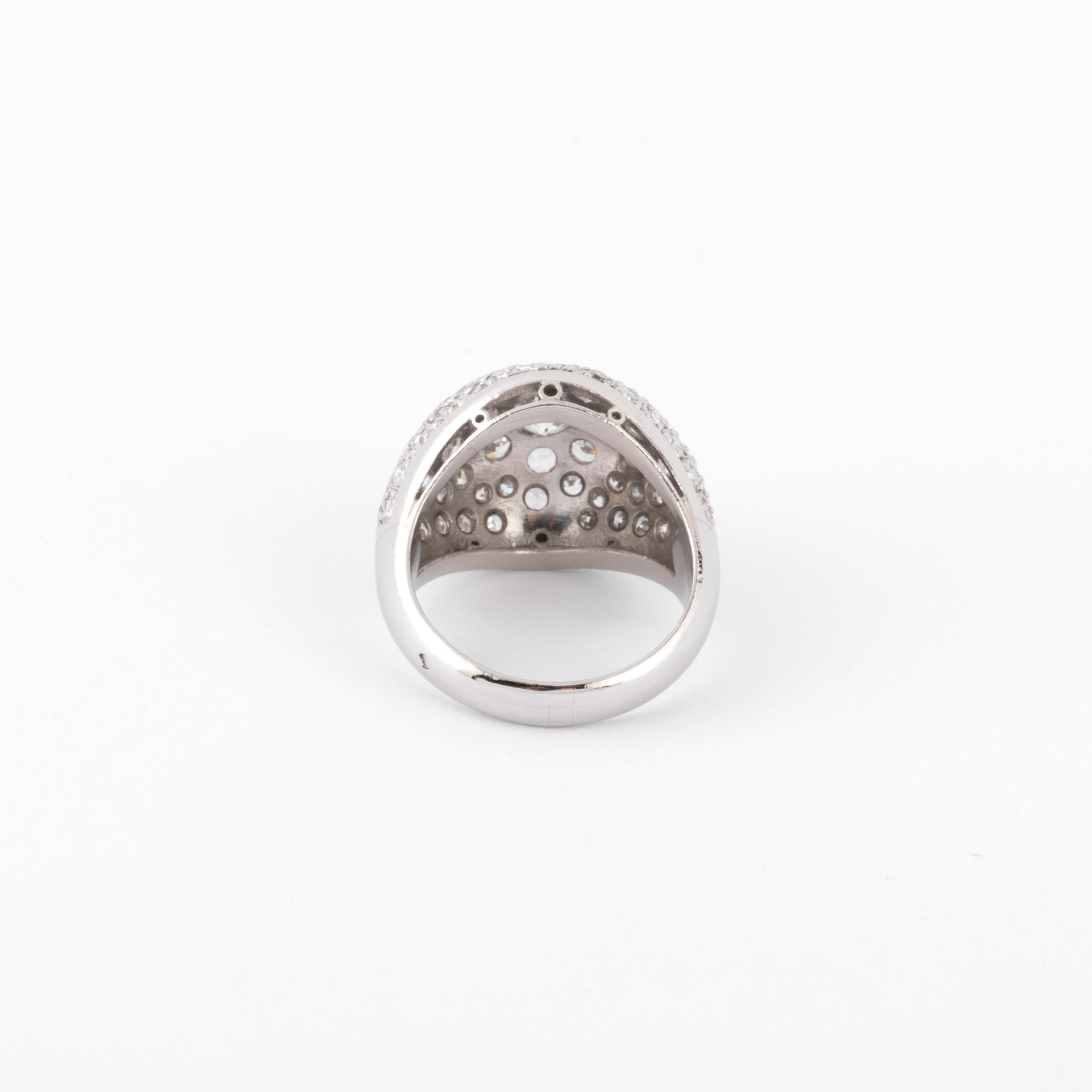 Bague dôme en platine et diamants