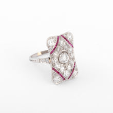 Charger l&#39;image dans la galerie, Bague en platine, diamants et rubis rectangulaire
