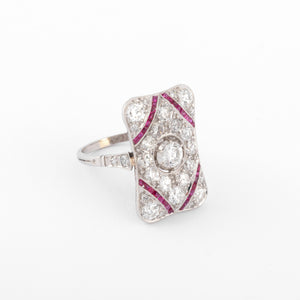 Bague en platine, diamants et rubis rectangulaire