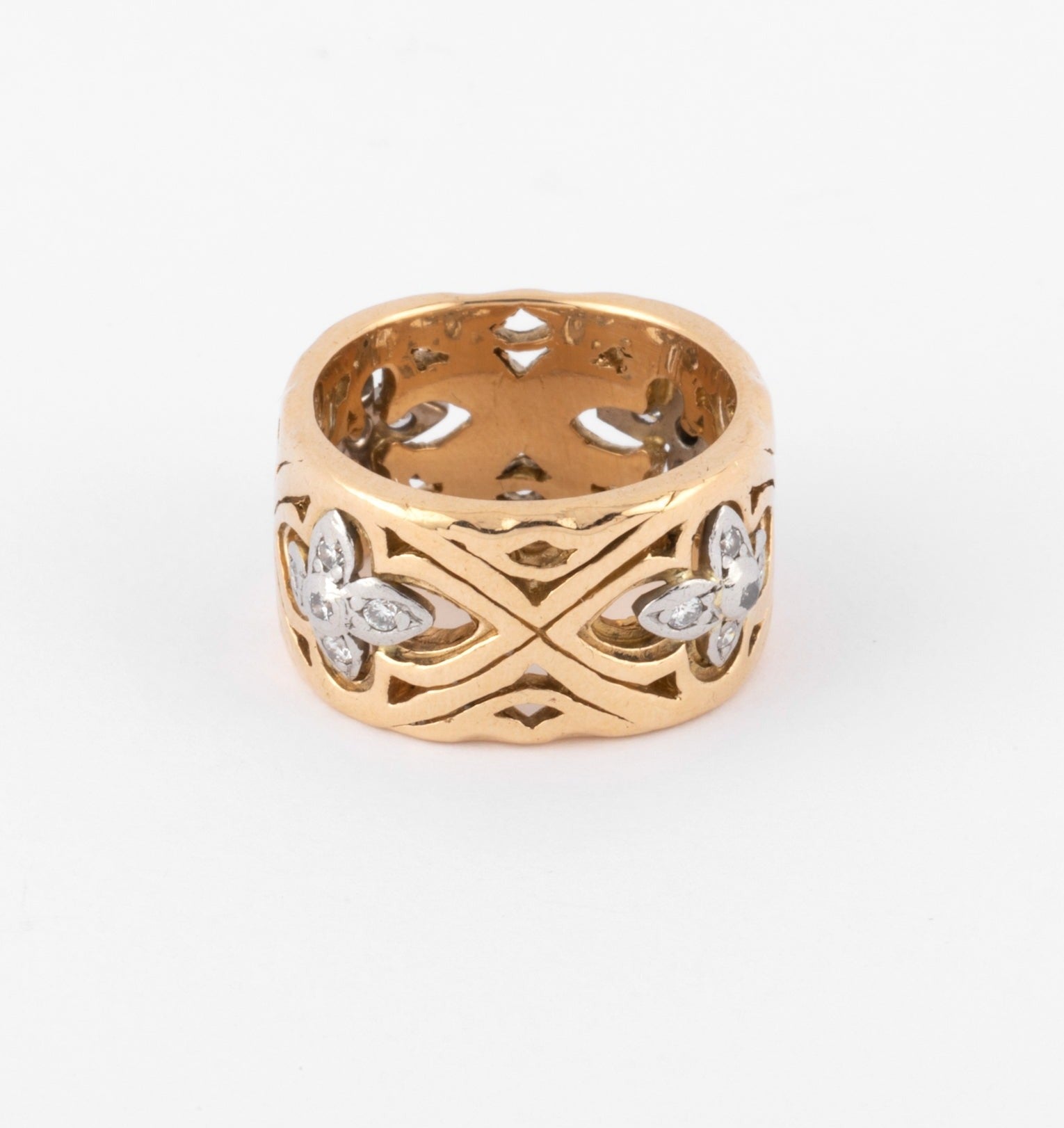 Bague or jaune ciselé alterné de motifs fleurs