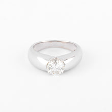 Charger l&#39;image dans la galerie, Bague or gris ornée d&#39;un diamant taille moderne
